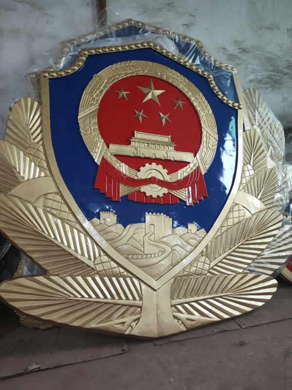 如何选择定做警徽的设计风格